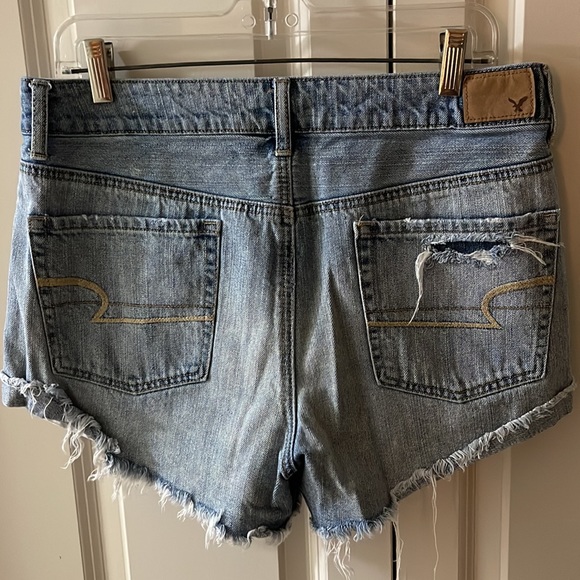 AEO Distressed Ripped Light Wash Jean Shorts - Picture 3 of 3